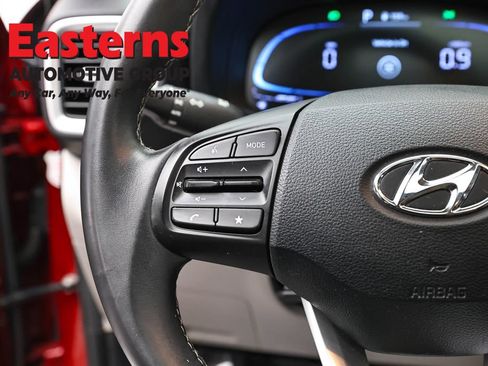Used 2025 Hyundai Venue SEL FWD image 14