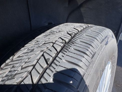 Used 2024 GMC Acadia Elevation image 29