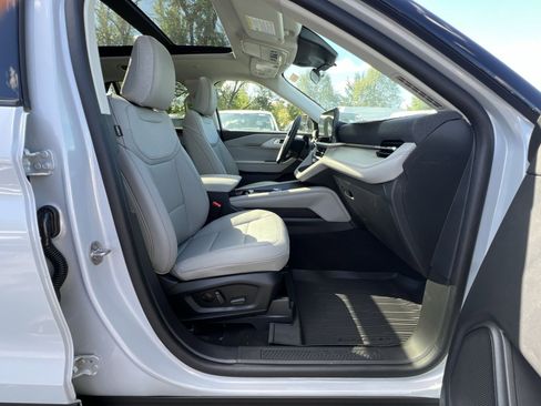 New 2025 Ford Explorer Active w/ Active Comfort Package image 28