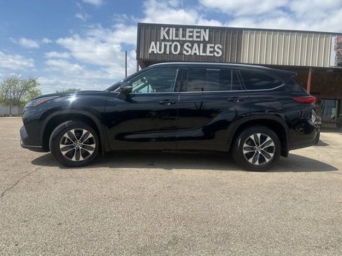 Used 2020 Toyota Highlander XLE AWD/4WD image 1