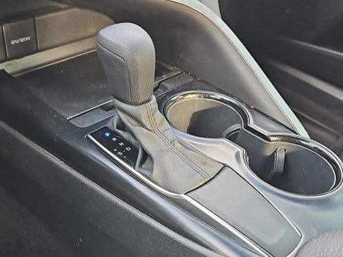 Used 2020 Toyota Camry LE FWD image 18
