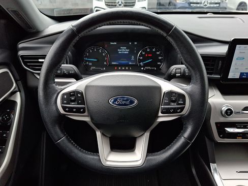 Used 2022 Ford Explorer XLT w/ Equipment Group 202A AWD/4WD image 21