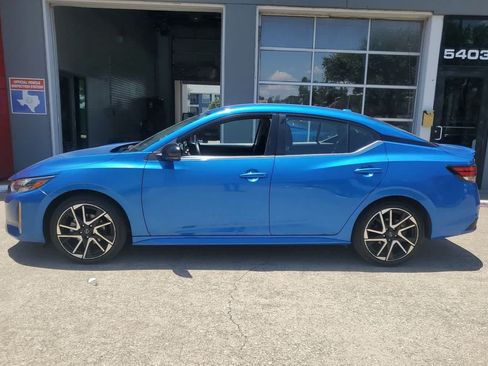 Used 2025 Nissan Sentra SR FWD image 3
