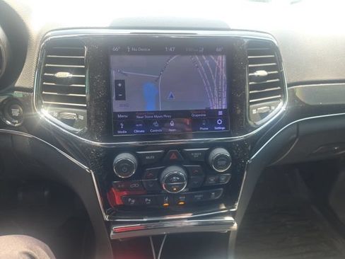 Used 2020 Jeep Grand Cherokee Trailhawk w/ Trailhawk Luxury Group AWD/4WD image 11