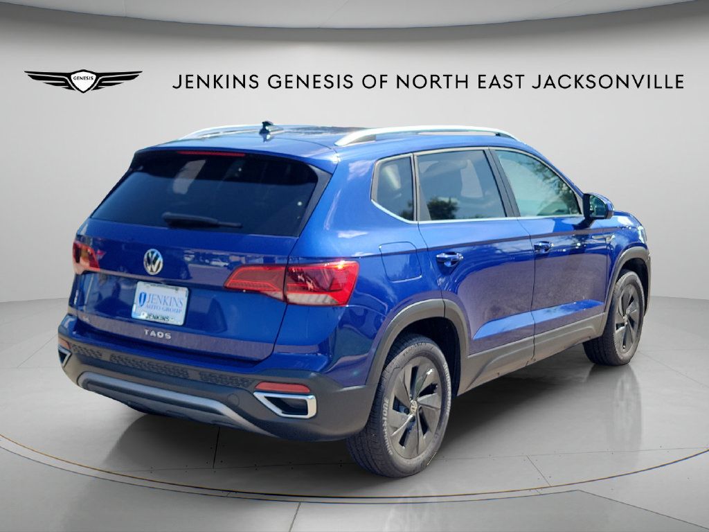 Used 2023 Volkswagen Taos SE FWD image 2
