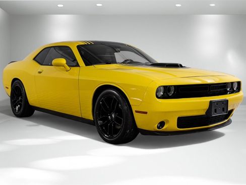 Used 2017 Dodge Challenger R/T image 6