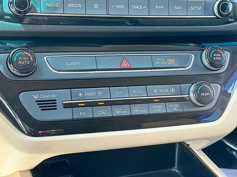 Certified 2019 Kia Sedona SX FWD image 16