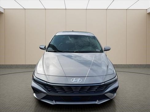 Used 2025 Hyundai Elantra SEL FWD image 7