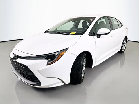 Used 2024 Toyota Corolla LE FWD image 3