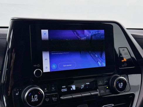 Used 2023 Toyota Highlander XLE FWD image 9