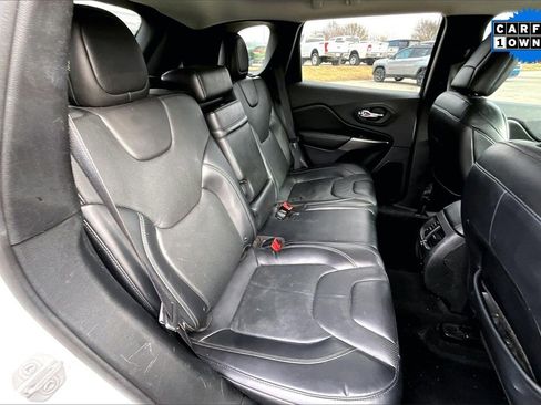 Used 2019 Jeep Cherokee Limited image 24