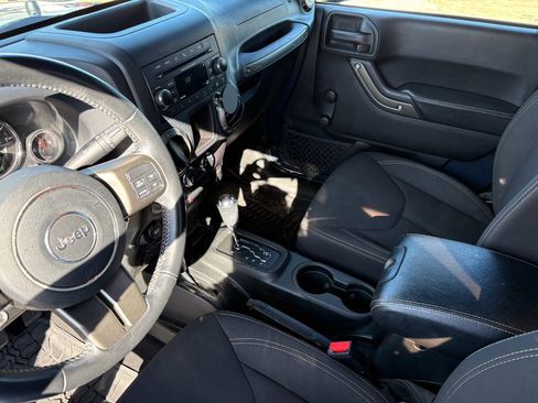 Used 2018 Jeep Wrangler Sport image 17