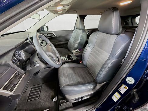 Used 2024 Mitsubishi Outlander SE image 12