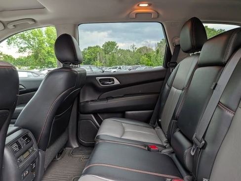 Used 2019 Nissan Pathfinder SL AWD/4WD image 15
