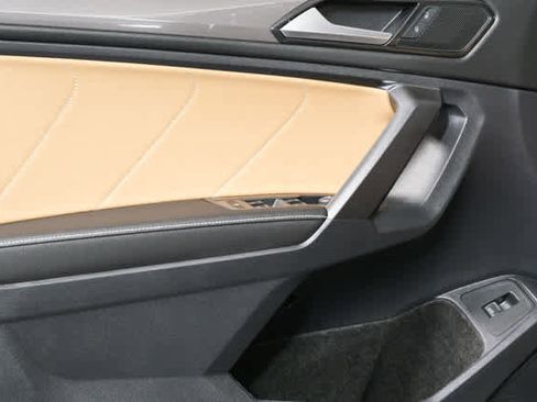 Used 2023 Volkswagen Tiguan SE FWD image 9