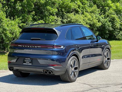 Certified 2025 Porsche Cayenne S AWD/4WD image 6