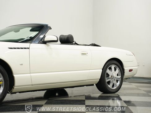 Used 2002 Ford Thunderbird image 21