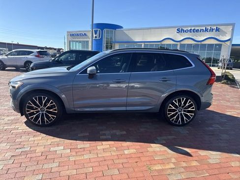 Used 2022 Volvo XC60 B5 Momentum w/ Protection Package Premier FWD image 33