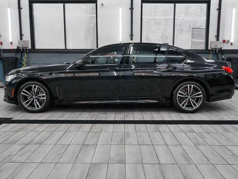 Used 2022 BMW 750i xDrive w/ Executive Package image 4