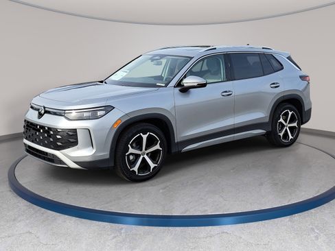 New 2026 Volkswagen Tiguan SE FWD image 1