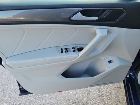 Used 2022 Volkswagen Tiguan SE image 14