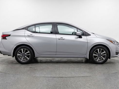 Used 2025 Nissan Versa SV image 11