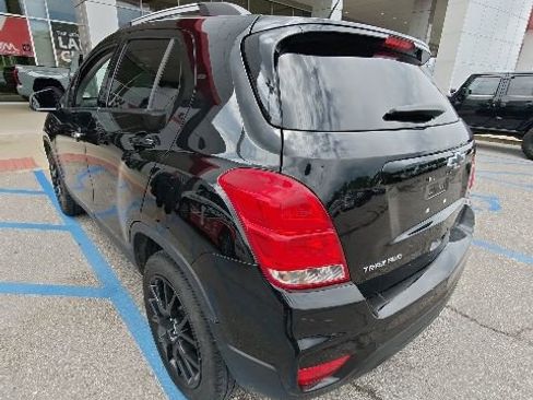 Used 2022 Chevrolet Trax LT w/ Midnight Edition AWD/4WD image 10