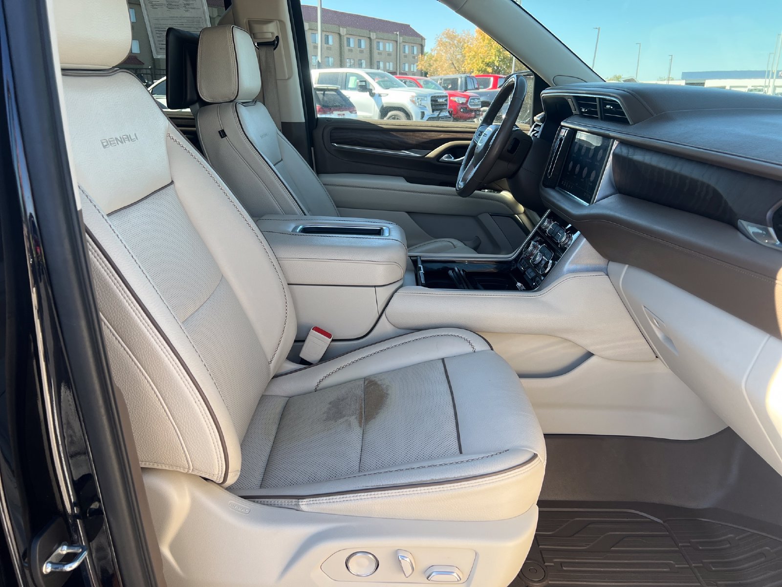 Used 2021 GMC Yukon Denali w/ LPO, Illumination Package AWD/4WD image 16