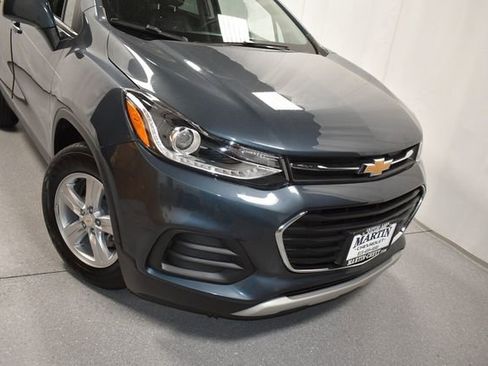 Certified 2022 Chevrolet Trax LT w/ LT Convenience Package FWD image 3
