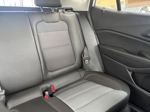 Used 2025 Chevrolet Trax LT w/ LT Convenience Package image 36