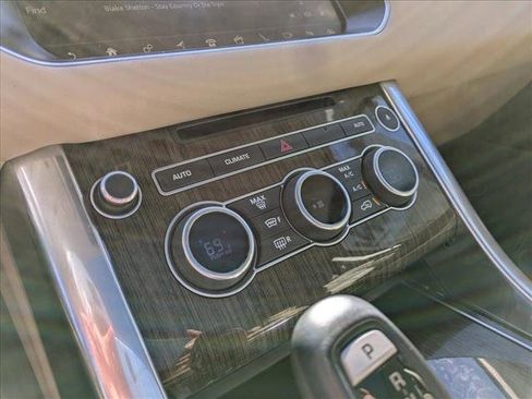 Used 2017 Land Rover Range Rover Sport SE image 13