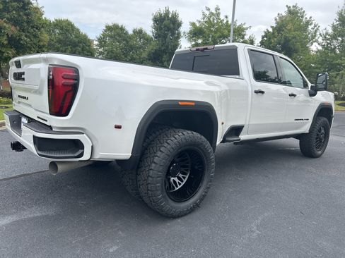 Used 2025 GMC Sierra 3500 Denali w/ Denali Reserve Package AWD/4WD image 9