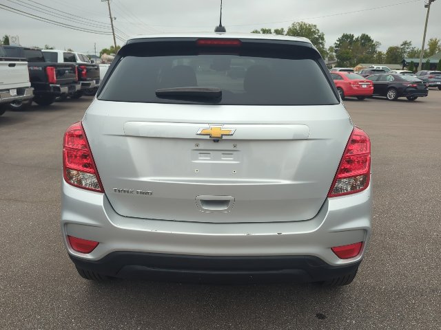 Used 2022 Chevrolet Trax LS w/ Tint and Cruise Package AWD/4WD image 27