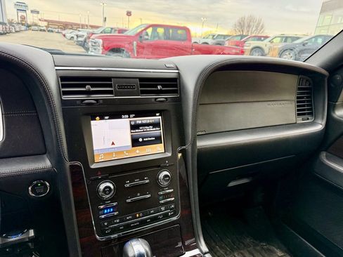 Used 2017 Lincoln Navigator L Reserve image 18