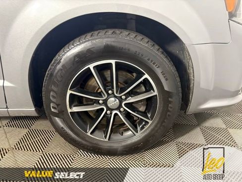 Used 2017 Dodge Grand Caravan SE image 23