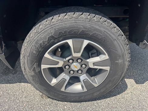 Used 2020 Chevrolet Colorado Z71 AWD/4WD image 13