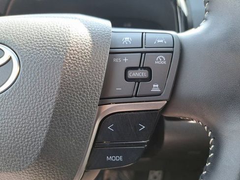 Used 2025 Toyota Camry SE w/ Convenience Package FWD image 23