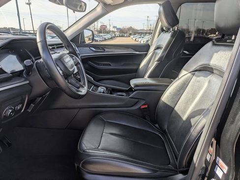 Used 2022 Jeep Grand Cherokee Limited image 24