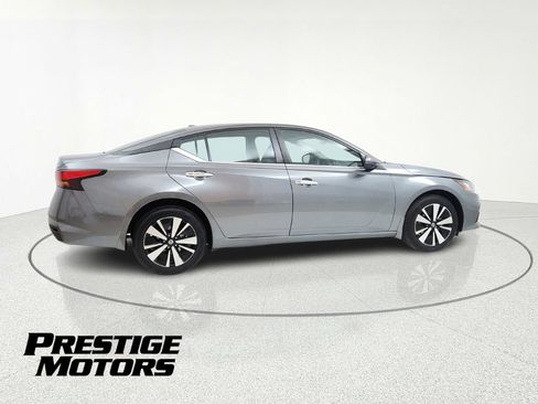 Used 2022 Nissan Altima 2.5 SV AWD/4WD image 9