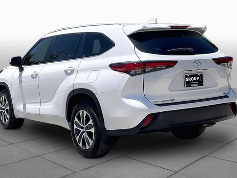 Used 2023 Toyota Highlander XLE FWD image 12