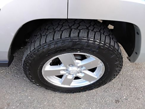 Used 2006 Jeep Commander Limited w/ Trailer Tow Group IV image 22