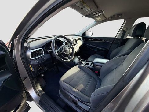 Used 2016 Kia Sorento LX image 19