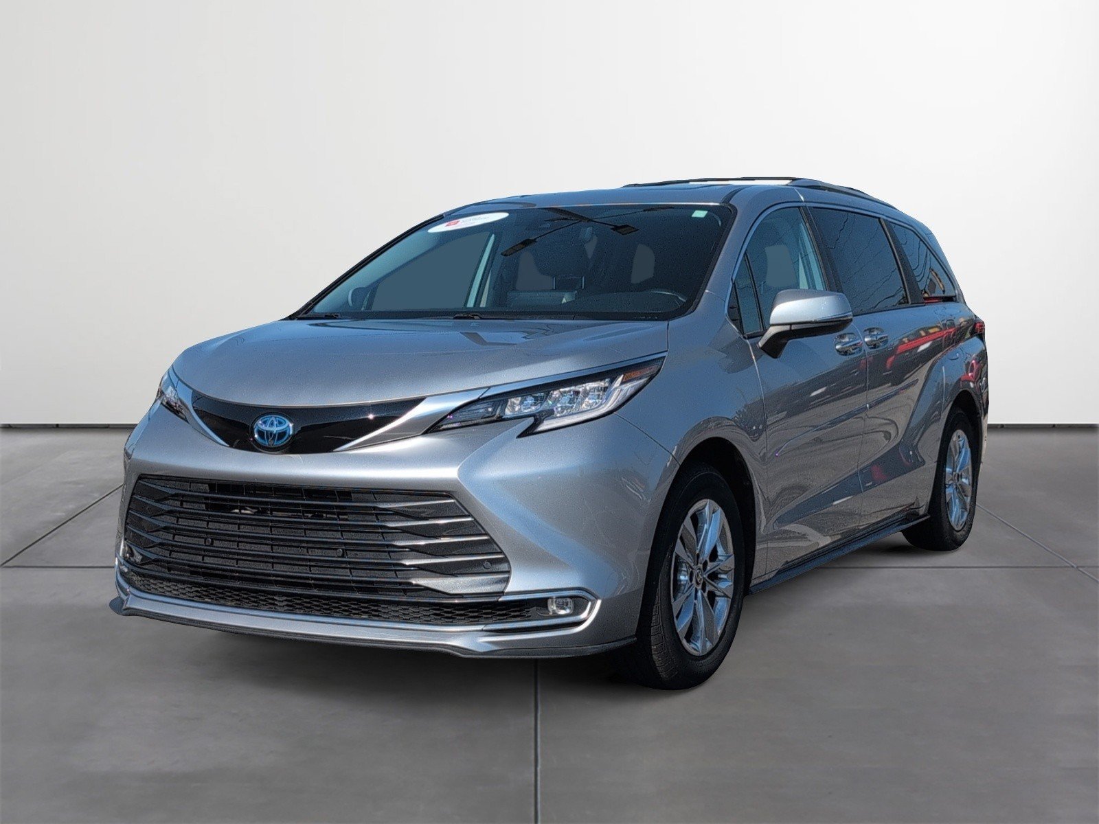 Certified 2024 Toyota Sienna Limited AWD/4WD image 2