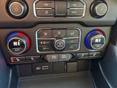 Used 2021 Chevrolet Suburban RST w/ Luxury Package image 21