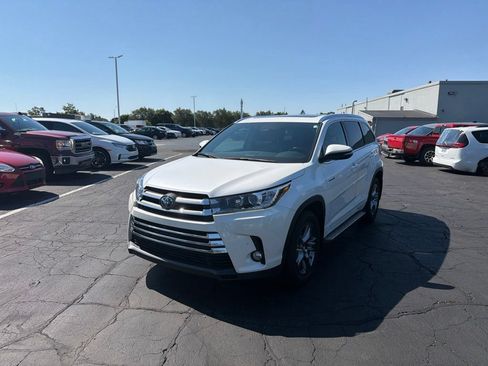 Used 2017 Toyota Highlander Limited Platinum AWD/4WD image 2