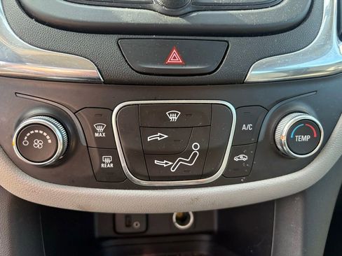 Used 2018 Chevrolet Equinox LS FWD image 16