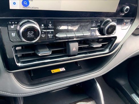 Used 2023 Toyota Highlander Limited FWD image 51