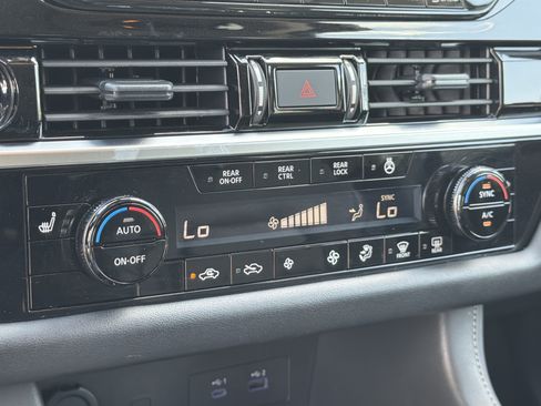 Used 2024 Nissan Pathfinder SL w/ SL Premium Package FWD image 38