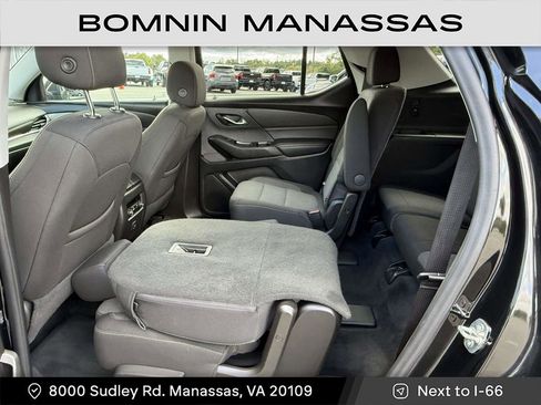 Used 2021 Chevrolet Traverse LT image 12