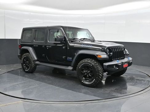 Used 2023 Jeep Wrangler Unlimited w/ Cold Weather Group AWD/4WD image 5